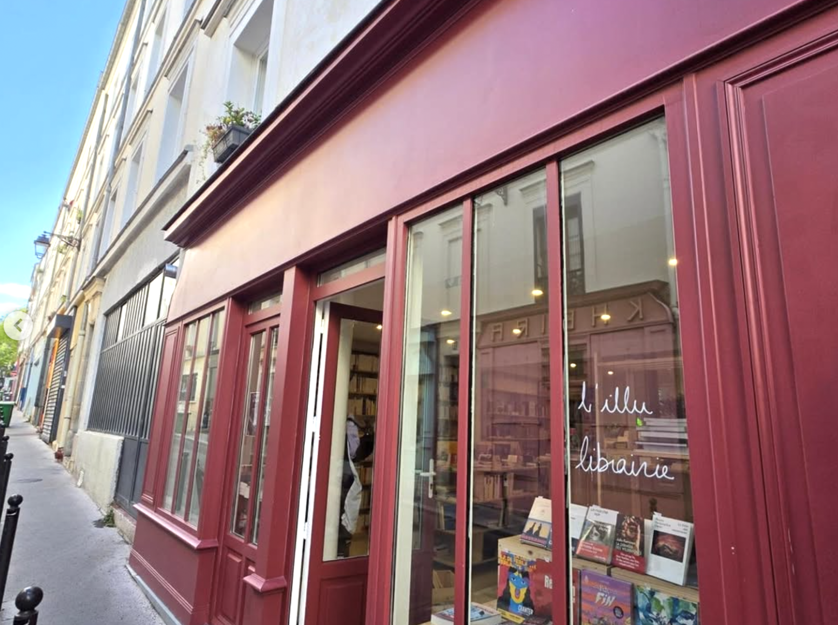 screenshot IG@vivreaparis10 e @l.illu_librairie